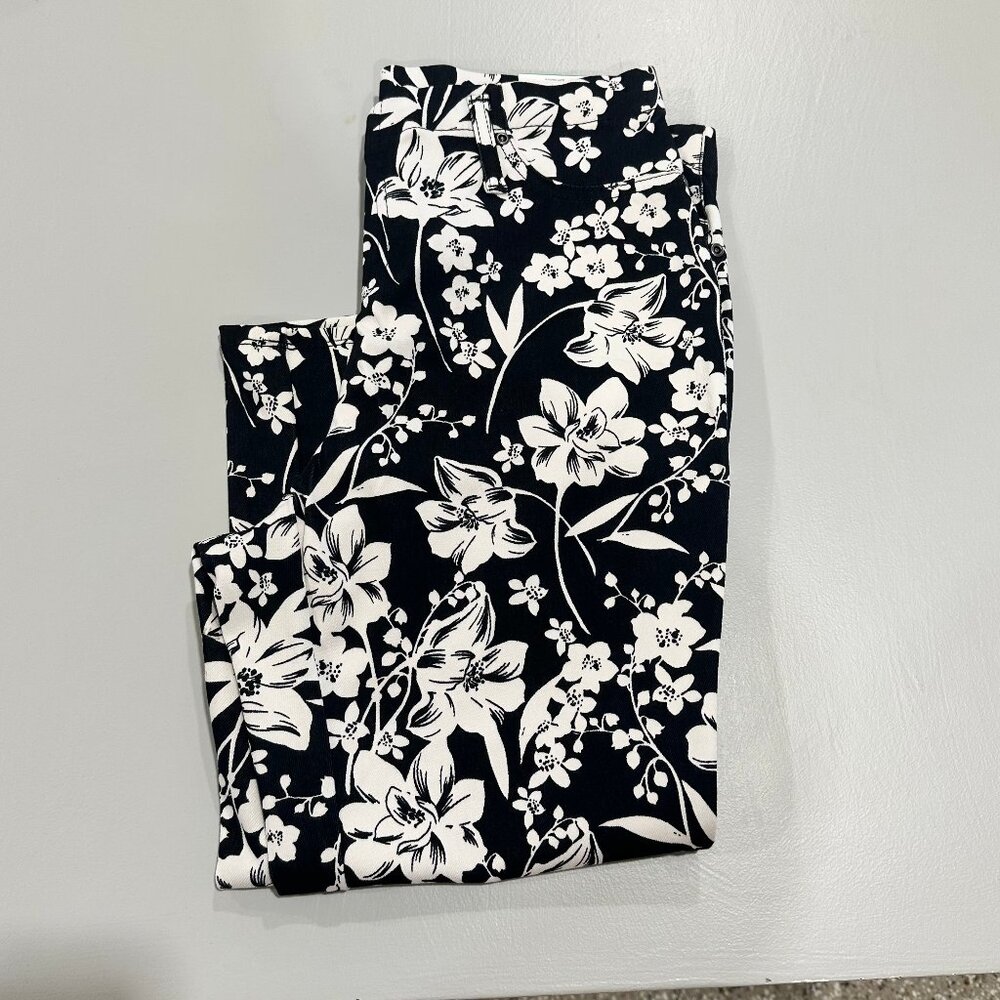14W Black & White Floral Stretch Capri Pants